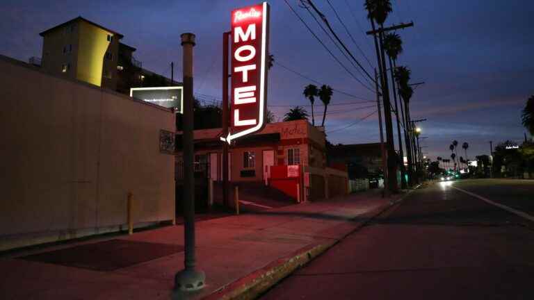 will Los Angeles hotels have to make their empty rooms available to the homeless?