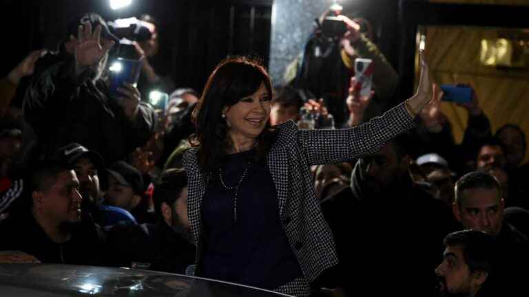 man arrested after pointing gun at Vice President Cristina Kirchner