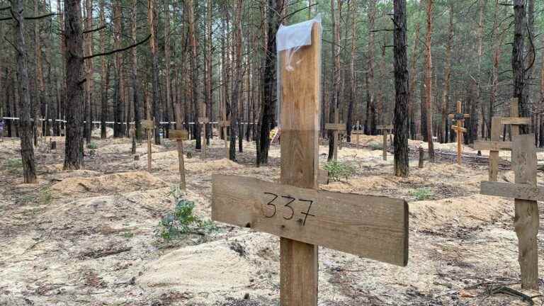 in Izioum, 445 crosses and as many bodies to be exhumed