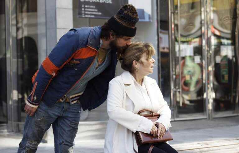 A mother, her son, and the street between them in “Anna et Arnaud”