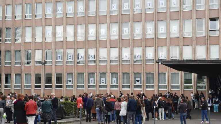 A rally in support of the assaulted teacher, in front of the Lycée Malherbe in Caen