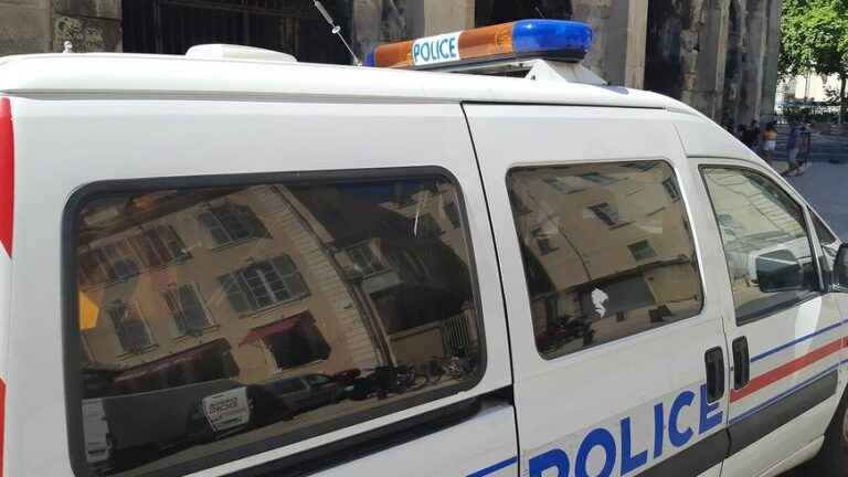 A stoned police car in Nîmes, gunshots in Bagnols-sur-Cèze