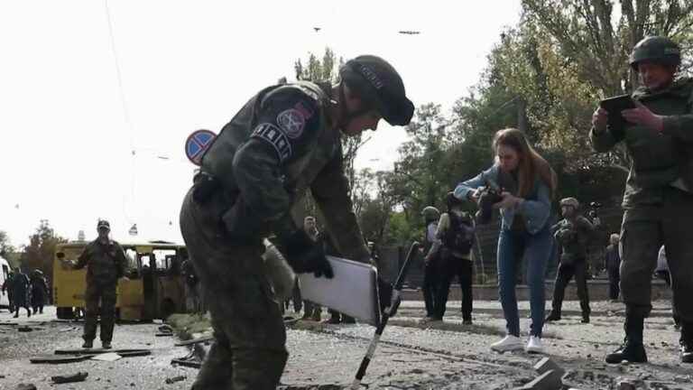 A strike in Donetsk kills six on the eve of the vote to join Donbass and two regions of southern Ukraine to Russia