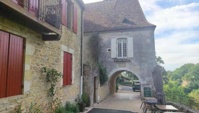 A walk in the heart of the village of Limeuil with all the assets of the place rich in discoveries