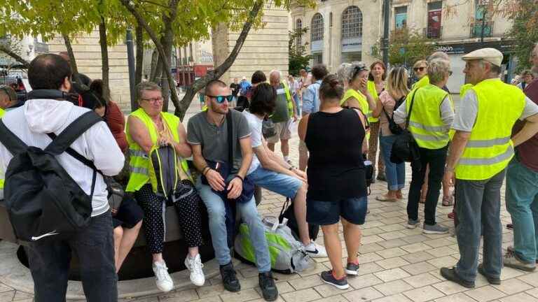 About forty Yellow Vests gathered at Place Darcy in Dijon this Saturday