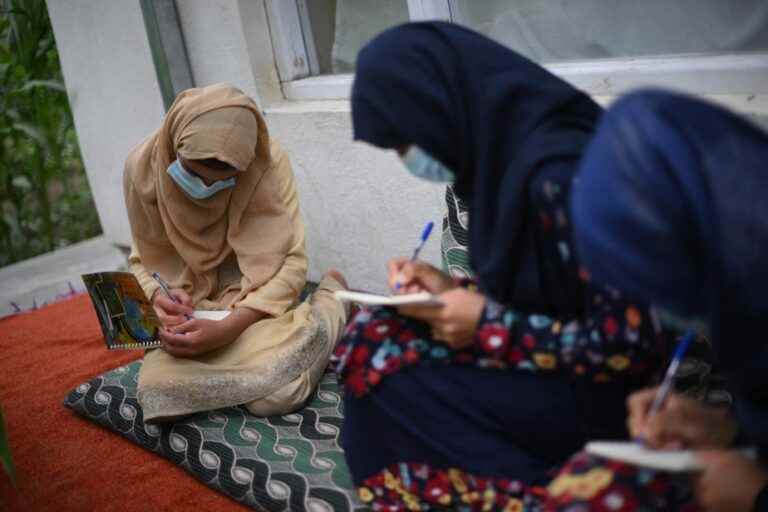 Afghanistan |  The Taliban claim to employ “thousands” of women