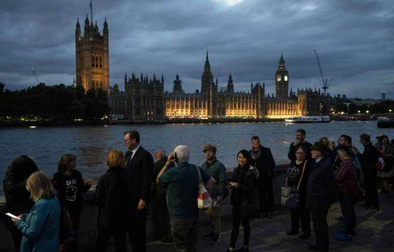 After hours of waiting, the farewell of the British to Elizabeth II