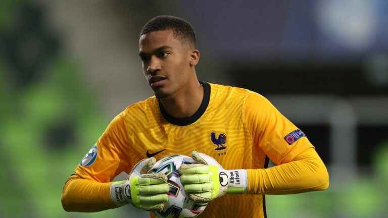 Alban Lafont selected in the France A team, a first