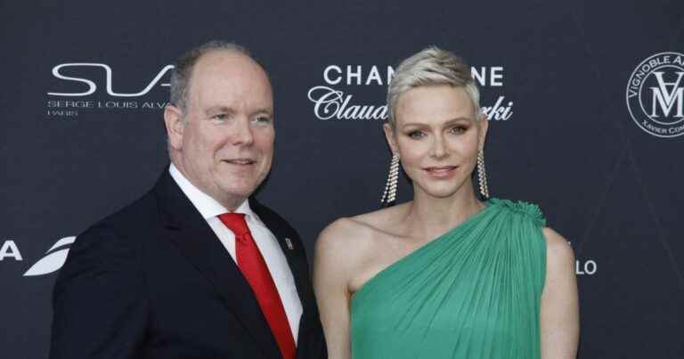 Albert and Charlene of Monaco: Tender kisses and complicity, they appear united after a lot of emotion