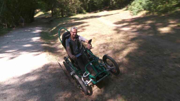 An all-terrain wheelchair for climbing mountains