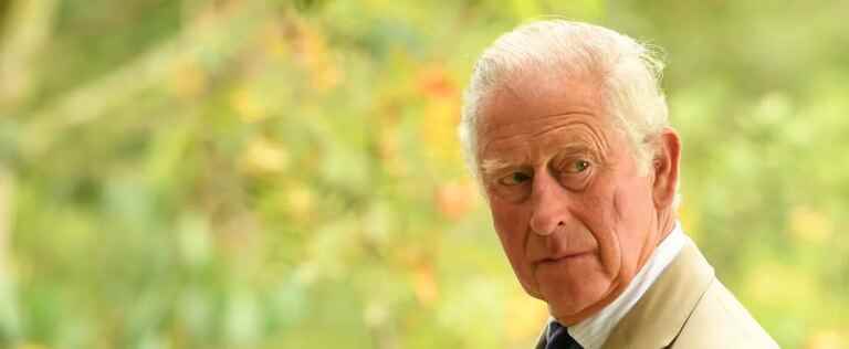 An elderly and unloved king, a challenge for the British monarchy