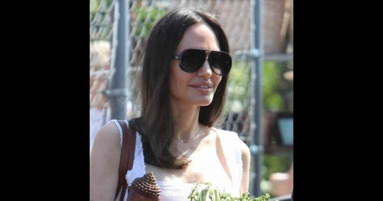 Angelina Jolie: Outing noticed at the market with her son Knox, very tall at only 14 years old