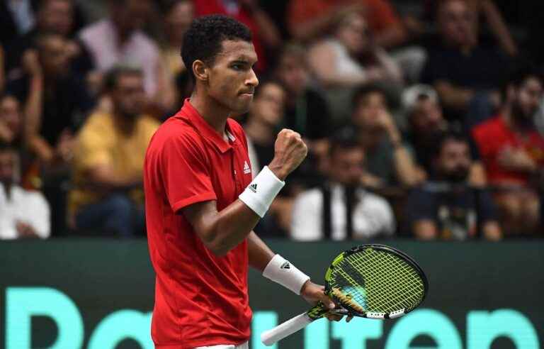 Auger-Aliassime defeats Alcaraz to tie Canada at Davis Cup