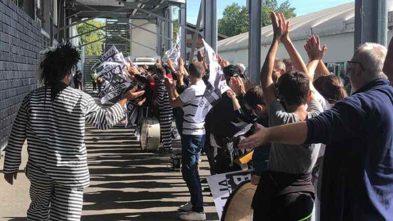 Brive supporters in the starting blocks before the start of the championship