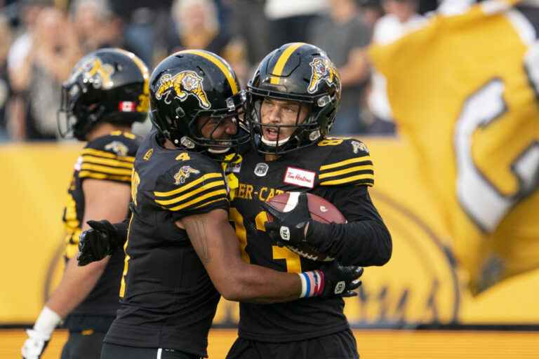 CFL |  Tiger-Cats upset Blue Bombers at home