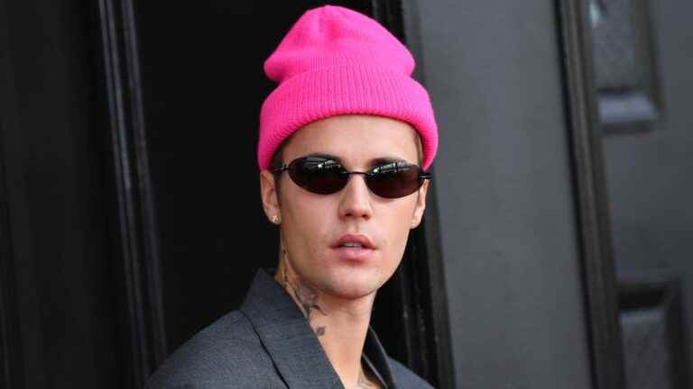 Canadian pop star Justin Bieber, who suffers from facial paralysis, cancels his world tour again