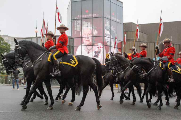 Ceremony in Ottawa |  Canadians pay tribute to Queen Elizabeth II