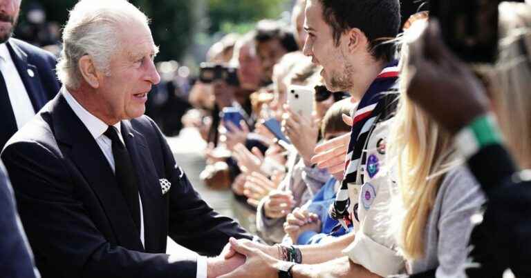 Charles III with William: surprise appearance of the king, not spared from criticism and mockery in public