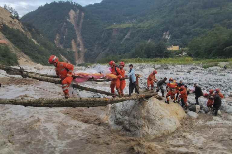 China |  At least 65 dead in an earthquake, the army and the firefighters mobilized