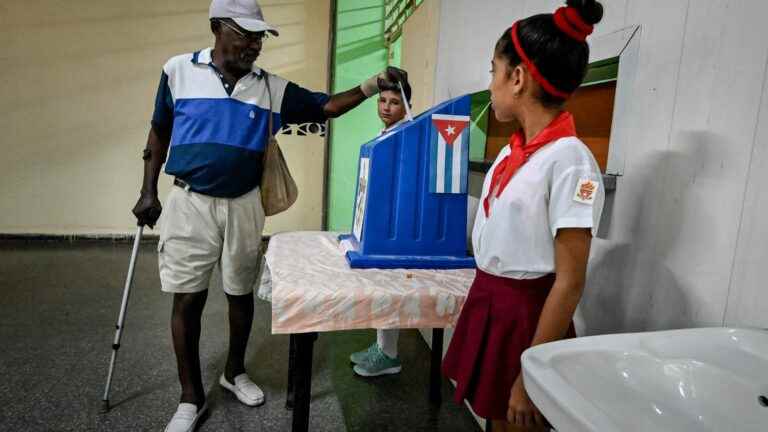 Cuba legalizes same-sex marriage and surrogacy after unprecedented referendum