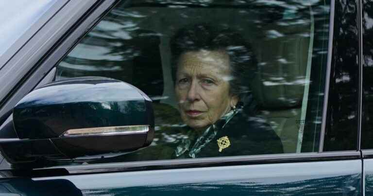 Death of Elizabeth II: Princess Anne devastated behind the coffin of her mother, Charles III with tears in her eyes