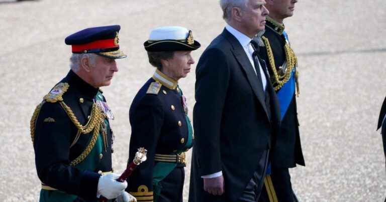 Death of Elizabeth II: her four children united behind her coffin, for a heartbreaking procession