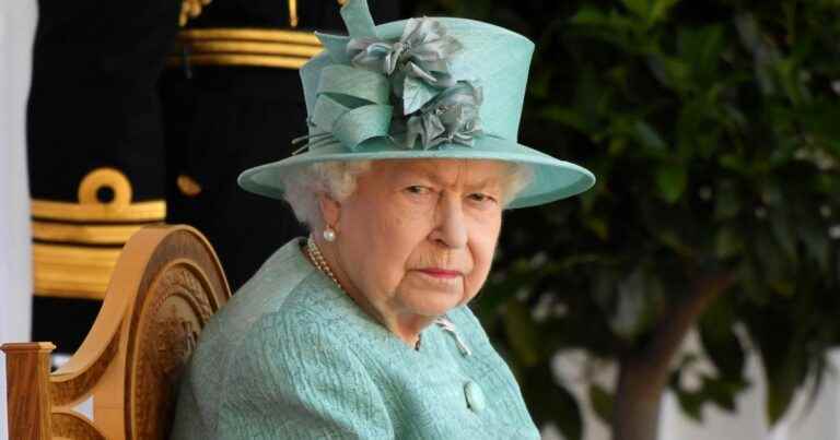 Death of Elizabeth II: why did the Queen of England always wear very bright colors?