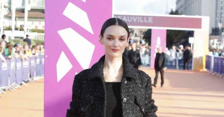 Deauville, the finale: Charlotte Le Bon in a crop top and mini-skirt, Valeria Bruni Tedeschi bets on the XXL