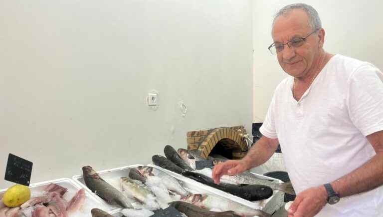 È campà quì nant’à u mercà di Bastia: Toussaint Planet, fishmonger