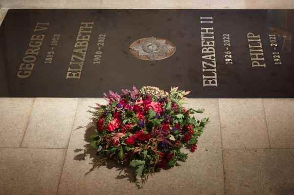 Elizabeth II 1926-2022 |  The tombstone officially unveiled