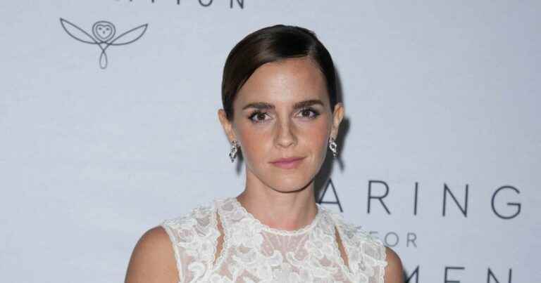 Emma Watson crisp in transparent lace, Salma Hayek reveals her shoulders for François-Henri Pinault