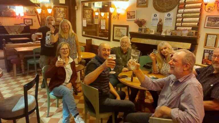 English people pay homage to their queen at the Couptrain pub, in North Mayenne