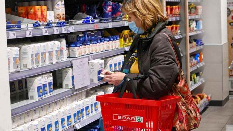 Faced with inflation, Hungary and Mexico freeze the prices of certain products