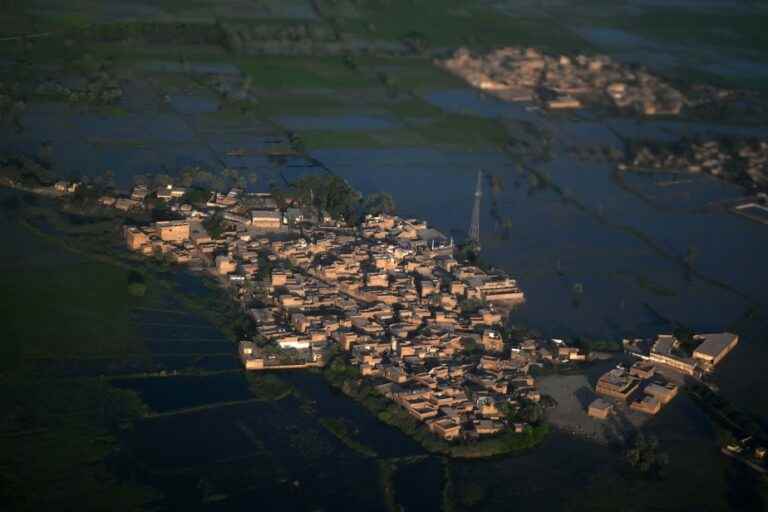 Floods in Pakistan |  Pakistanis struggling to find their homes