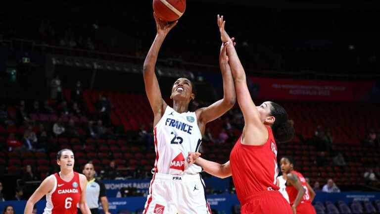 France led by Canada at half-time