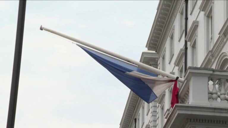 French expats in London share the mourning of the British