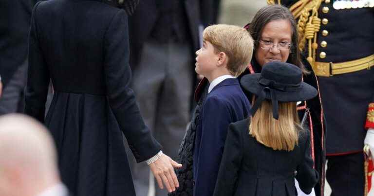 Funeral of Elizabeth II: Prince George next to his sister Charlotte, with a hat to mark history