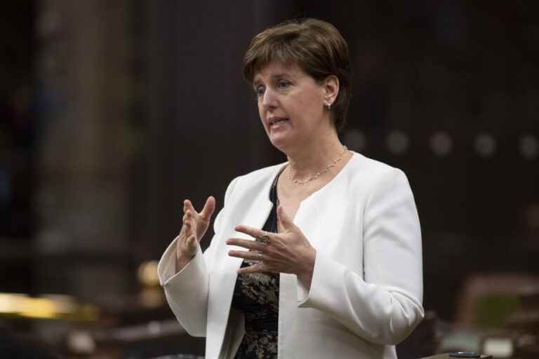 GMO |  Minister Marie-Claude Bibeau reiterates her confidence in the CFIA