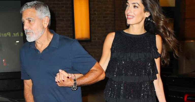 George and Amal Clooney, romantic outing: the lawyer reveals her sublime legs in a short dress