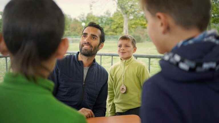 IN PICTURES – Martin Fourcade meets the children of Saint-Thomas-en-Royans