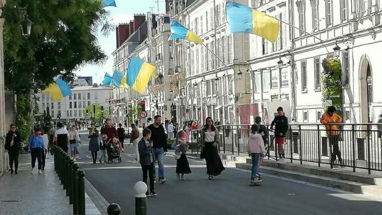 IN PICTURES – Pedestrians, bicycles and scooters in the place of cars in the hyper center of Orléans