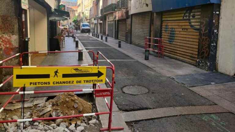 In Perpignan, the works of the rue des Augustins divide the few traders that remain