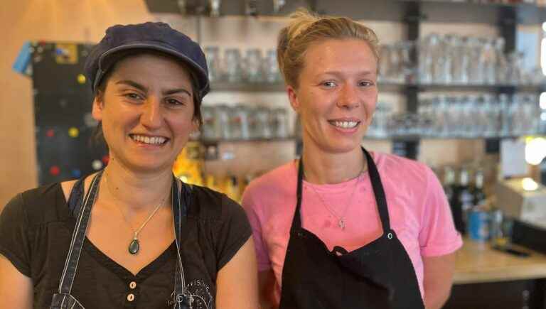 In the kitchen with the chefs Solène and Manon at the restaurant “L’Atelier” in Royère-de-Vassivière