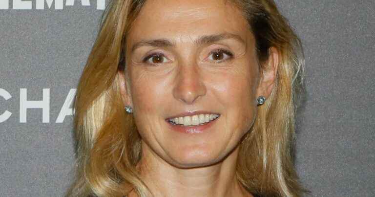 Julie Gayet elegant and conquered by the “passing connection” of Sandrine Kiberlain