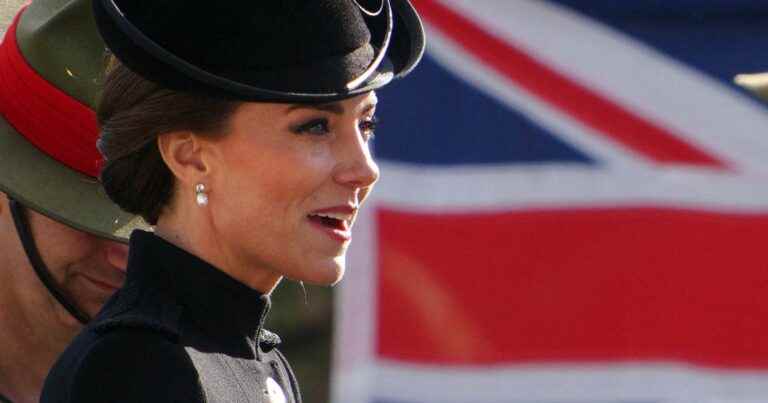 Kate Middleton impeccable despite the mourning: chic hairstyle and smile found alongside William