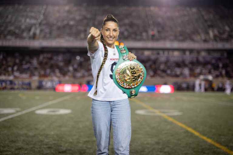 Kim Clavel will try to become unified champion of her division