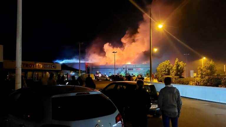 Major fire this Wednesday evening at the Super U in La Tranche-sur-Mer