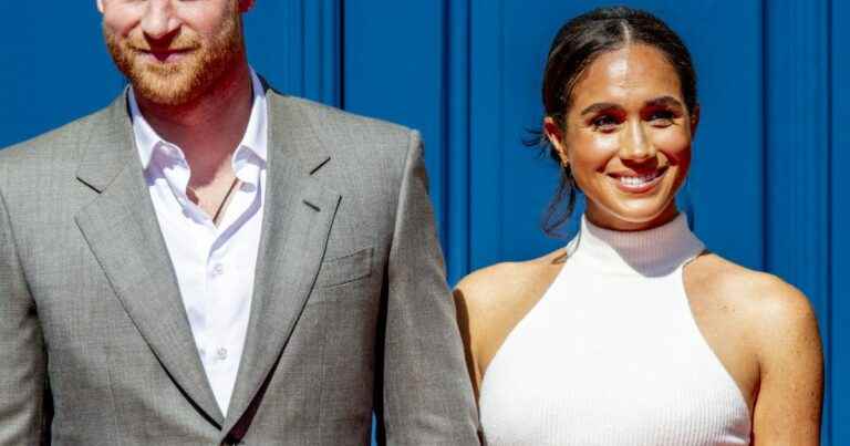 Meghan Markle, glamorous look and bare shoulders: the Duchess does the show with Harry, very tender