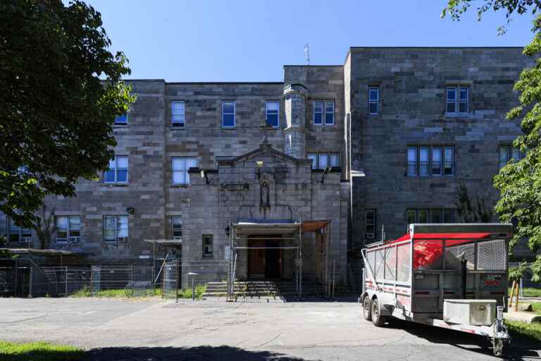 Mold and asbestos at the Sophie-Barat school