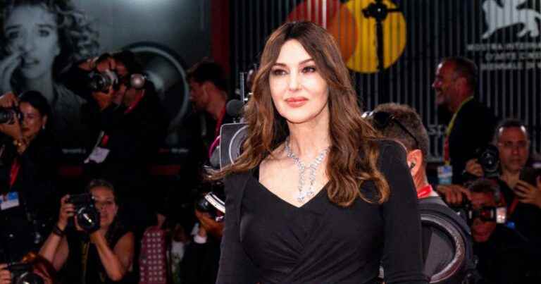 Monica Bellucci sensual: the star displays her voluptuous curves at the Venice Film Festival